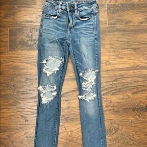 High rise American Eagle skinny jeans. Size 2
